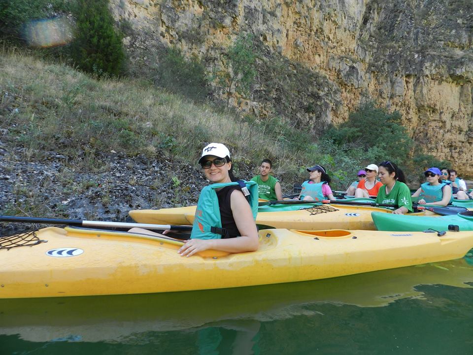 Canoeing trip organized by travel bureao Naturaltur in Hoces del Río Duratón park.